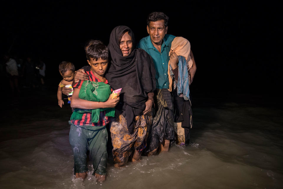 <p>Hundreds of Rohingya arrive by boats in the safety of darkness via the September 26, on Shah Porir Dwip island, Cox’s Bazar, Bangladesh. (Photograph by Paula Bronstein/Getty Images) </p>