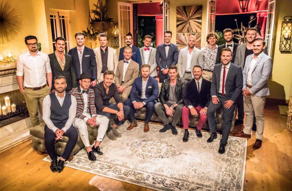 Diese 20 sehr unterschiedlichen Männer wollen Nadines Herz erobern. Hinten v.l.: Stefan, Manuel, Alexander, Sascha, Dave, Vadim, Maxim, Filip, Eddy, Daniel, Chris und Sören. Vorne v.l.: Rafi, Andi, Dennis, Jan, Kevin, Brian, Jorgo und Kai. (Bild: MG RTL D/Frank Irlenborn)