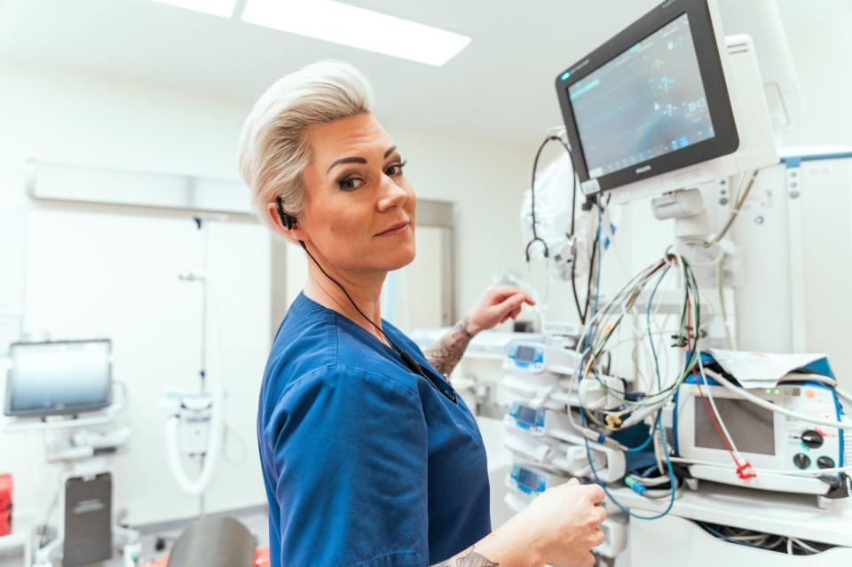 "Solange Hoffnung besteht, darf man nicht aufgeben." Caroline Holzner kämpft um jedes Menschenleben. (Bild: SAT.1 / Julia Feldhagen)