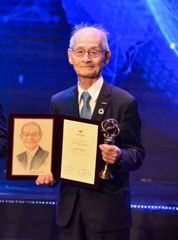 Dr. Yoshino at the Award Ceremony (Photo: Business Wire)