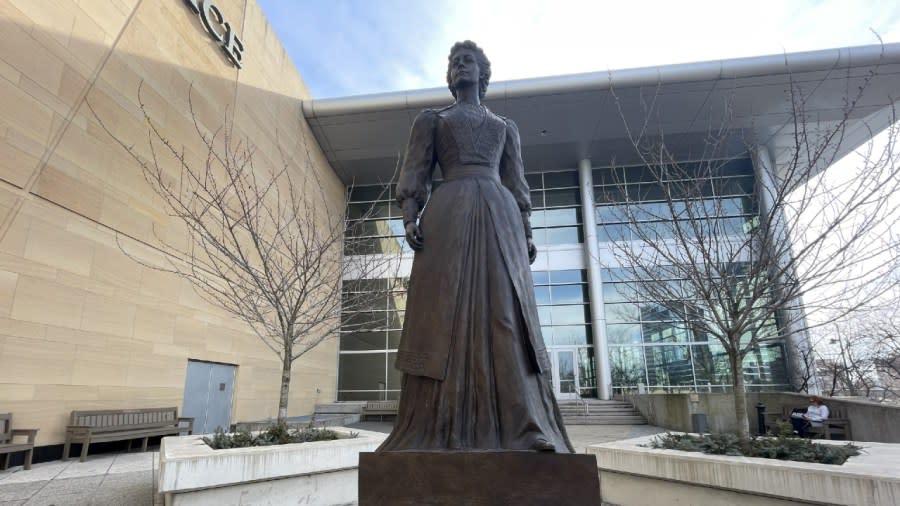 A bronze statue depicting Anna Bissell.