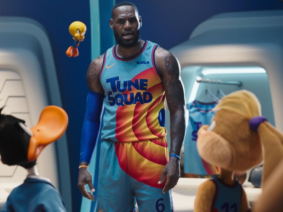 LeBron James hat eine untrainierbare Cartoon-Truppe vor sich. (Bild: © 2021 Warner Bros. Entertainment Inc. All Rights Reserved.)