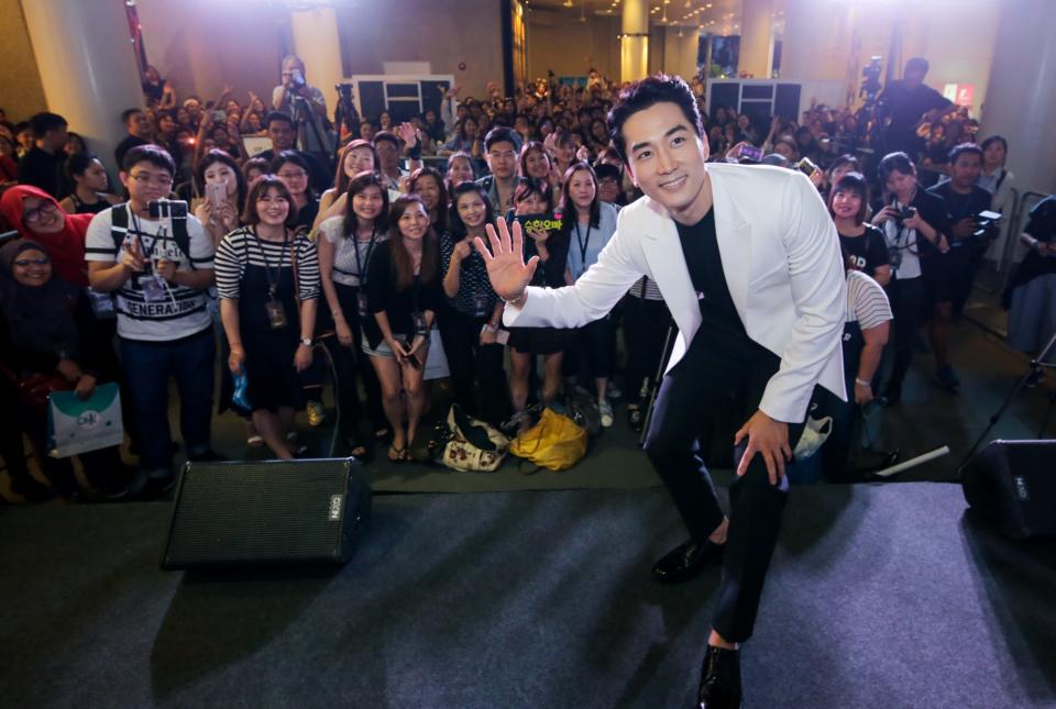 Song Seung-heon promotes ‘Saimdang’ drama in Singapore