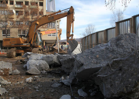 Bulldozers demolish a wall following weeks of tensions between Kosovo and Serbia, in the ethnically divided town of Mitrovica, Kosovo February 5, 2017. REUTERS/Hazir Reka