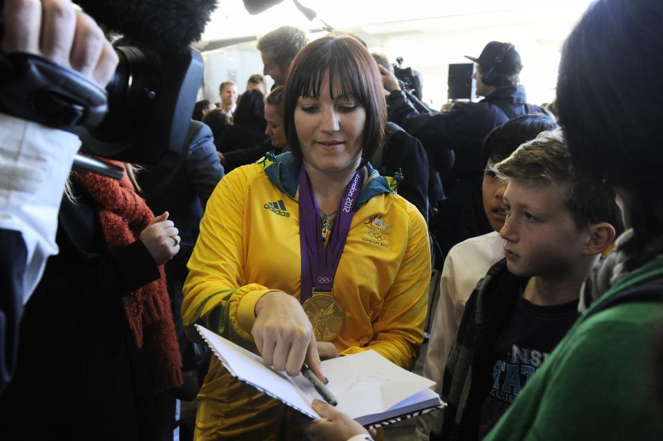 London 2012 Olympic athlete Anna Mears arrives at Sydney Airport Wednesday August 15, 2012 . (AAP Image/Mick Tsikas) NO ARCHIVING