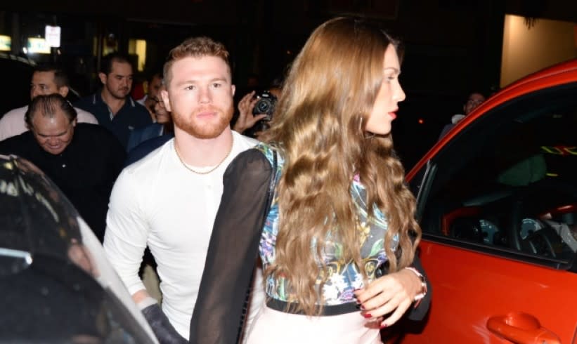 FOTOS: Saúl ‘Canelo’ Álvarez visita Puerto Rico abrazado de esta hermosa mujer