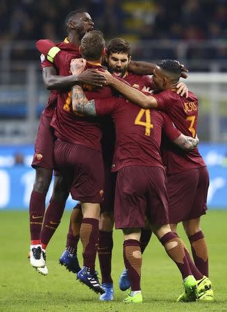 Football Soccer - Inter Milan v AS Roma - Italian Serie A - San Siro stadium, Milan, Italy - 26/02/17 - AS Roma's Radja Nainggolan celebrates with teammates after scoring against Inter Milan. REUTERS/Stefano Rellandini