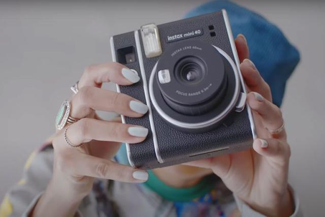 Modo retro: Fujifilm lanza Instax Mini 40, su nueva cámara de fotos  instantáneas
