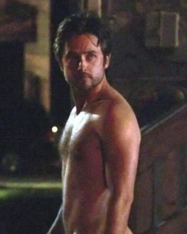 shirtless male celebs — Justin Chatwin