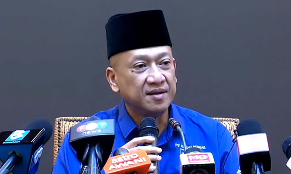 Nazri withdraws support for Muhyiddin, PN govt