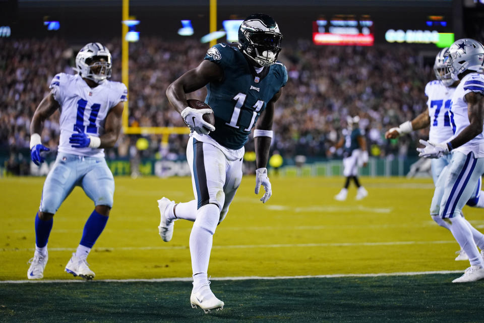 Philadelphia Eagles' A.J. Brown scores a touchdown against the Cowboys. (AP Photo/Matt Rourke)