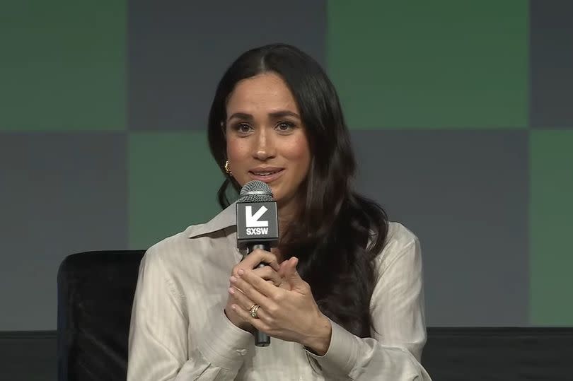 Στιγμιότυπο της Meghan να μιλάει στο SXSW