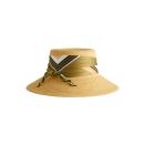 <p>En papier et polyester, & Other Stories, <a href="https://www.stories.com/en_eur/accessories/headwear/hats/product.scarf-straw-hat-beige.0816136001.html" rel="nofollow noopener" target="_blank" data-ylk="slk:www.stories.com;elm:context_link;itc:0;sec:content-canvas" class="link ">www.stories.com</a>, 35 €</p>