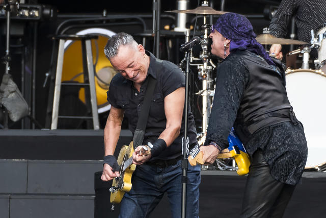 Bruce Springsteen shows postponed due to illness - WHYY
