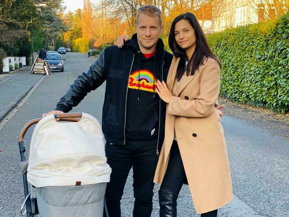 Amira und Oliver Pocher genießen ihre Zeit zu dritt. (Bild: Privat)