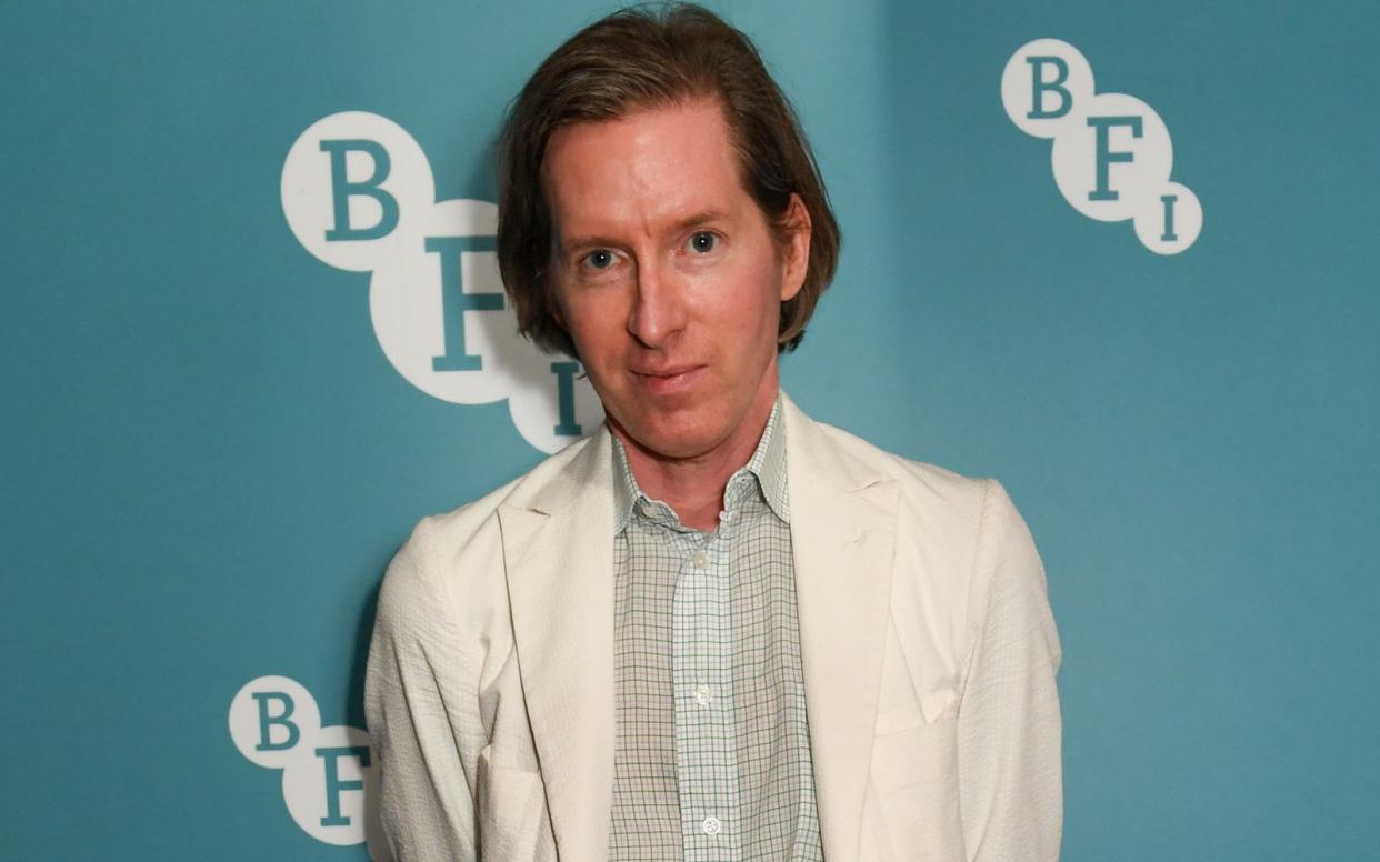 Wes Anderson führte in dem Kurzfilm "Ich sehe was, was du nicht siehst" Regie. Die Produktion basiert auf einer Geschichte von Roald Dahl und erscheint Ende September auf Netflix. (Bild: 2023 Getty Images/Nicky J Sims)