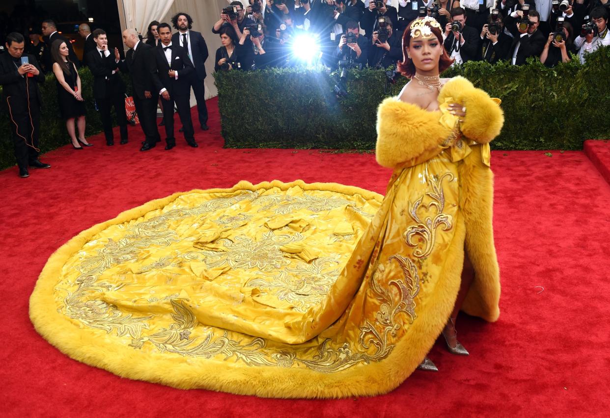 <p>Rihanna arrives at the 2015 Met Gala</p> (Getty)
