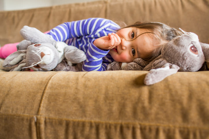 Chuparse el dedo tendría consecuencias negativas en la dentadura de los niños. Foto: Adam Hester/Getty Images