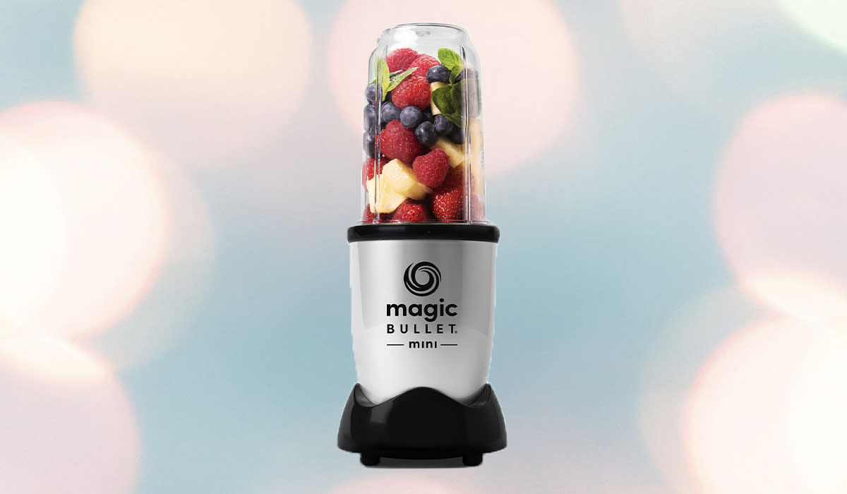 Mini smoothie maker. (Photo: Walmart)