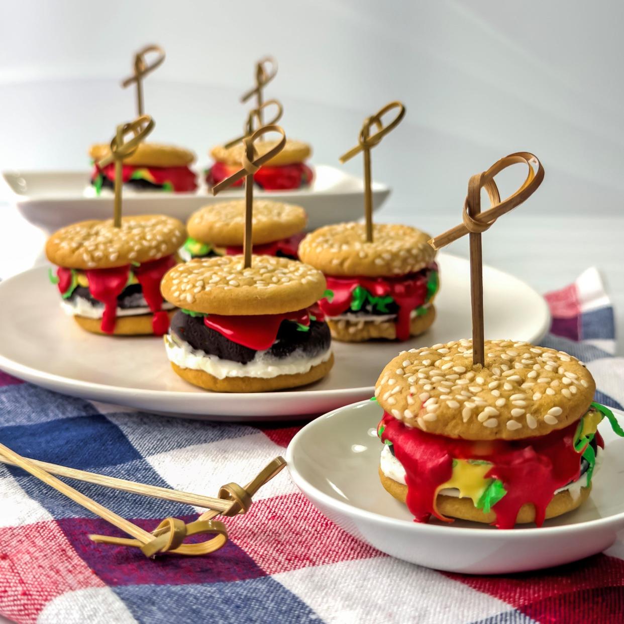 Please the cookout crowd with these Hamburger Slider Cookies.