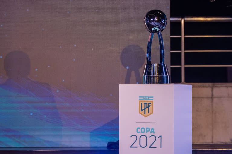 Trofeo de la Copa de la Liga Profesional de Fútbol Argentino.