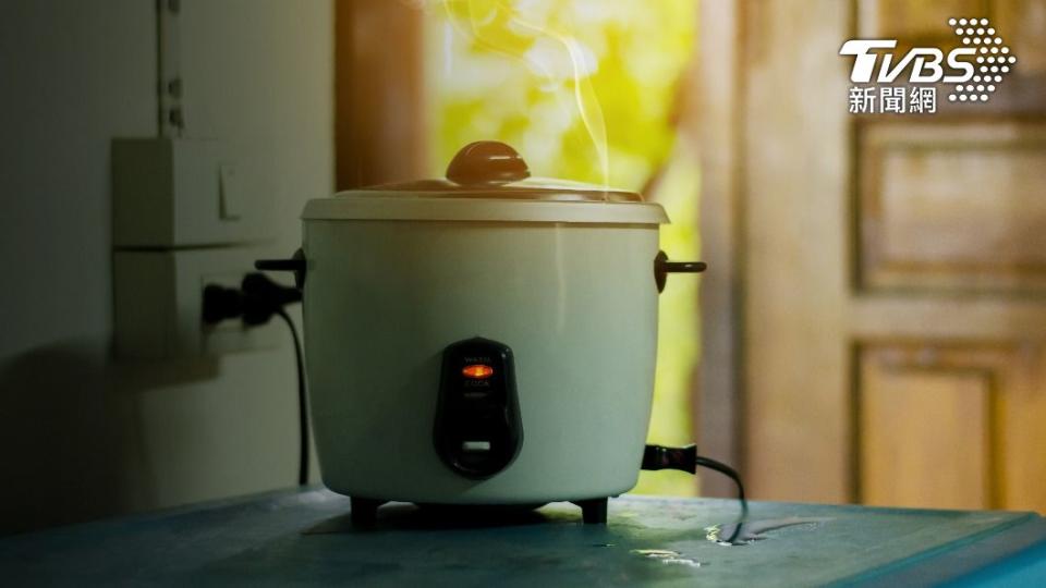 電鍋代替瓦斯爐，煮出來的麻油雞更好吃。（示意圖／shutterstock 達志影像）