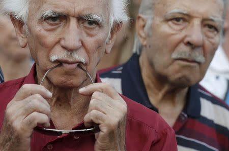 Greek Communist Party supporters listen to a speech during a rally on Constitution (Syntagma) square, near the parliament building, in Athens, Greece, July 2, 2015. REUTERS/Christian Hartmann