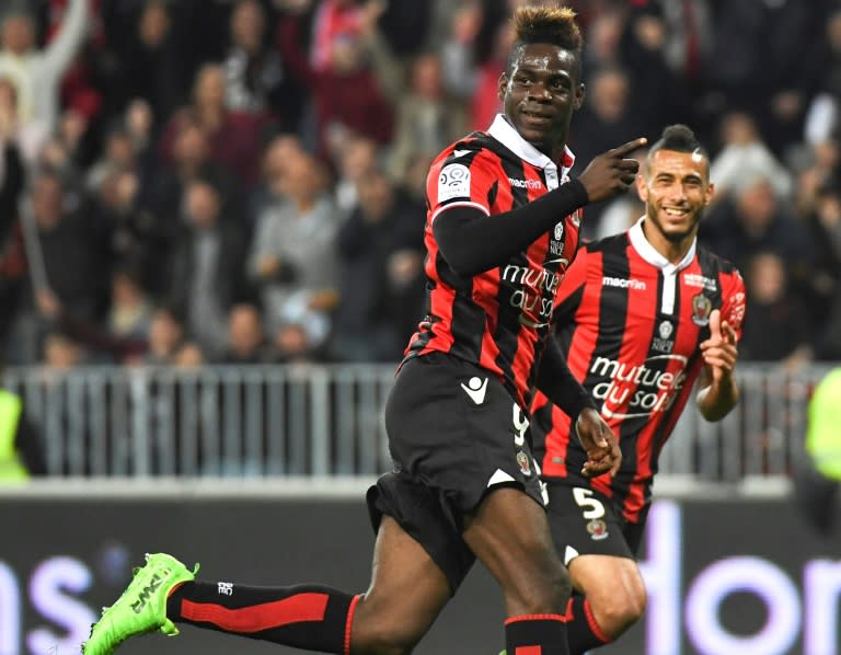 Nice's forward Mario Balotelli celebrates after scoring against Paris Saint Germain on April 30, 2017