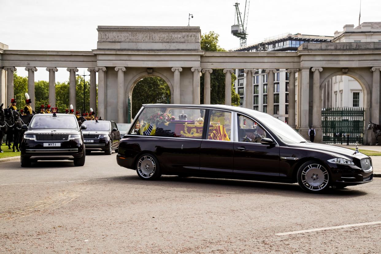 LONDON, ENGLAND - SEPTEMBER 19: The coffin of Queen Elizabeth II is transported in a hearse from Wellington Arch following her state funeral and burial of Queen Elizabeth II on September 19, 2022 in London, England. The committal service at St George's Chapel, Windsor Castle, took place following the state funeral at Westminster Abbey. A private burial in The King George VI Memorial Chapel followed. Queen Elizabeth II died at Balmoral Castle in Scotland on September 8, 2022, and is succeeded by her eldest son, King Charles III. (Photo by Leila Coker - WPA Pool/Getty Images)