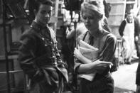 <p>Brigitte Bardot et Jacques Charrier sur le tournage «Babette s'en va-t-en guerre» en janvier 1959.</p>