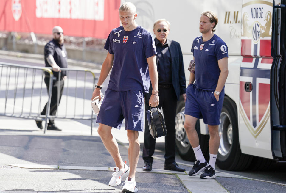 Erling Haaland arrives for training with the national football team at the Ullevaal stadium before the European Championship qualifiers against Scotland and Cyprus, in Oslo, Norway, Wednesday June 14, 2023. (Fredrik Varfjell/NTB Scanpix via AP)