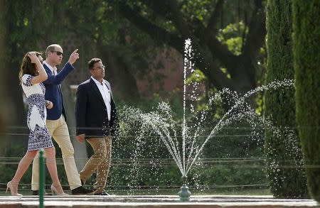 Britain's Prince William (L) and his wife Catherine, the Duchess of Cambridge, visit the Taj Mahal in Agra, India, April 16, 2016. REUTERS/Anindito Mukherjee