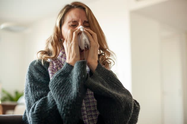 Experts are still learning more about the symptoms of the new COVID variant Omicron. (Photo: Mindful Media via Getty Images)