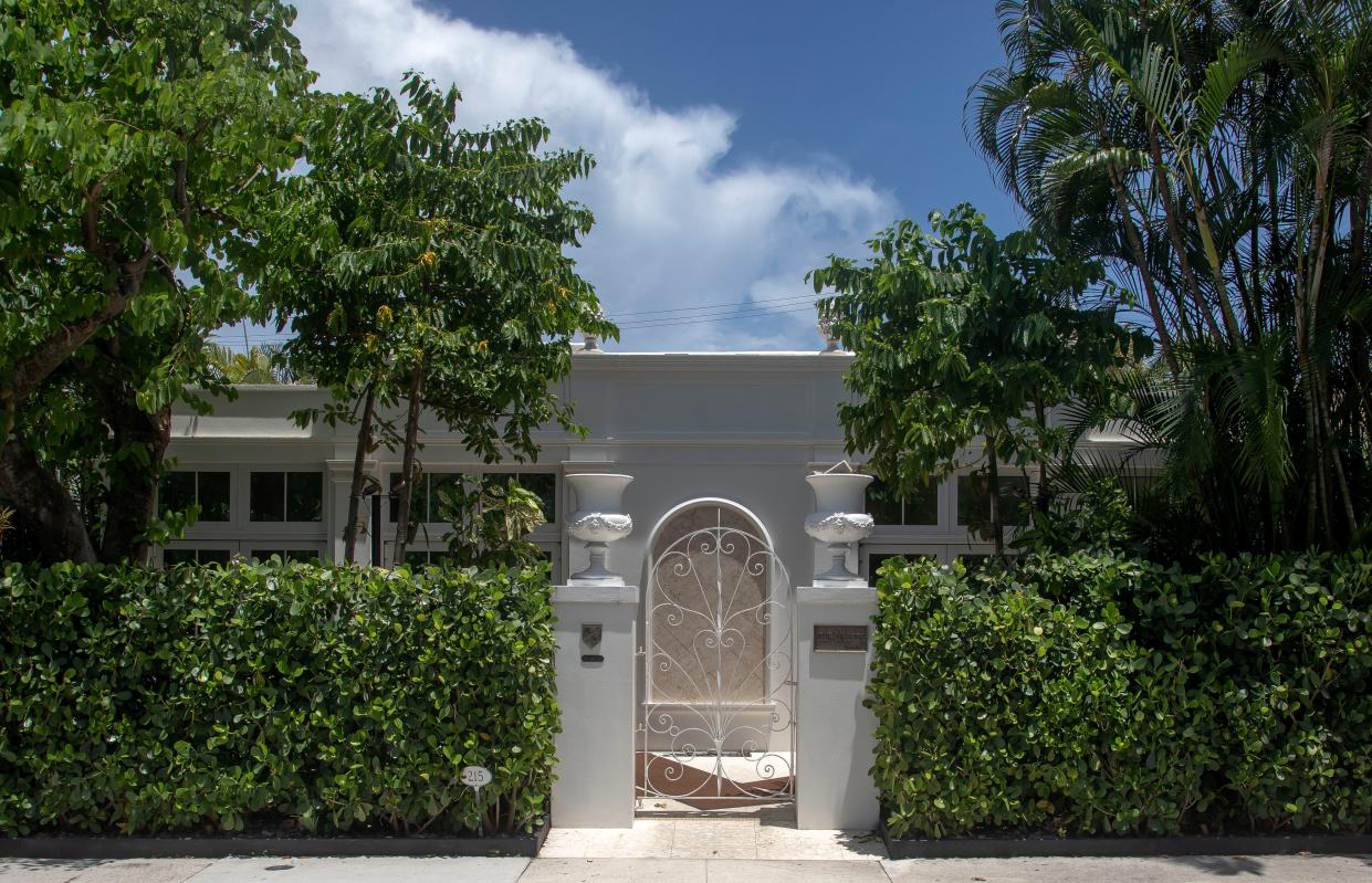 Club Colette was one of the first restaurants on the island to be granted permanent alfresco seating under the Outdoor Café Program.