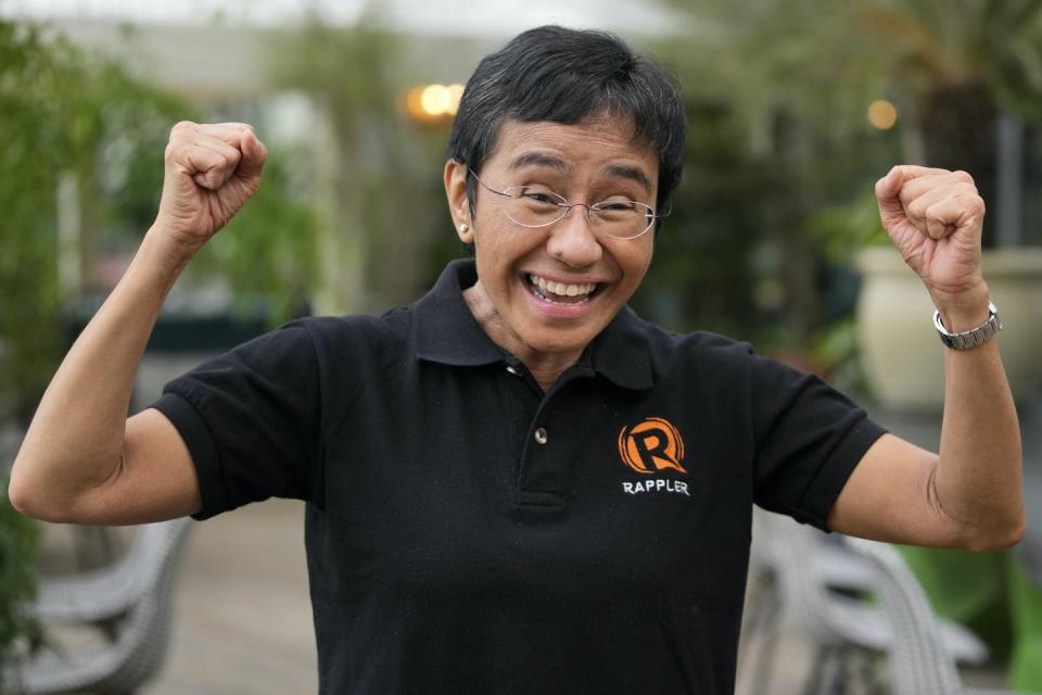 Maria Ressa celebrating her win.