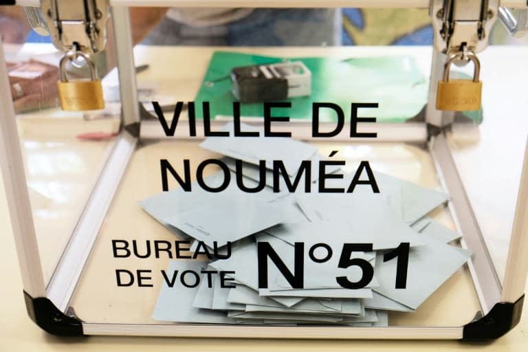 Une urne dans un bureau de vote à Nouméa, le 4 octobre 2020 - Theo Rouby © 2019 AFP