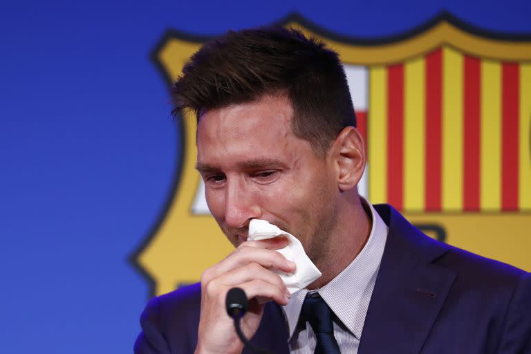 El 8 de agosto, Lionel Messi lloró en la conferencia de prensa en el Camp Nou, al despedirse del FC Barcelona después de casi dos décadas