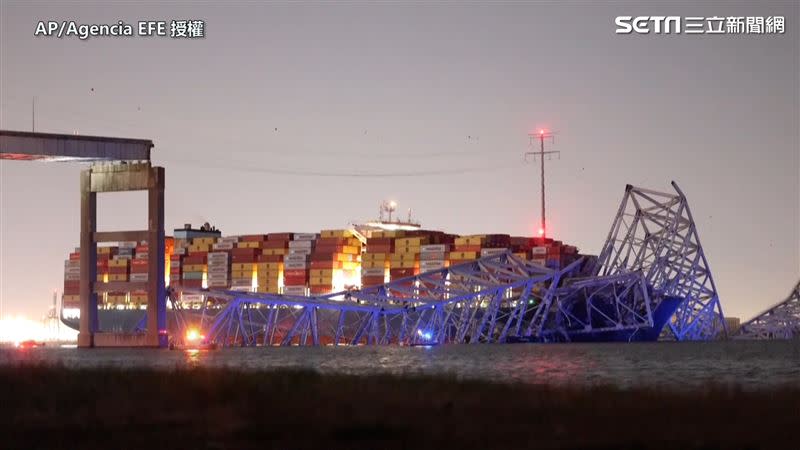 美國馬里蘭州的一座大橋遭貨船撞垮，目前已全面禁止通行。（圖／AP／Agencia EFE授權）