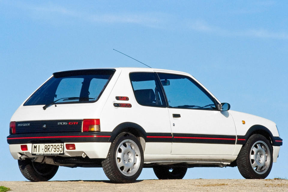 Peugeot 205 GTI雖然馬力只有105匹，但搭配低於900公斤的車重，還是相當輕快的車。(圖片來源/ Peugeot)