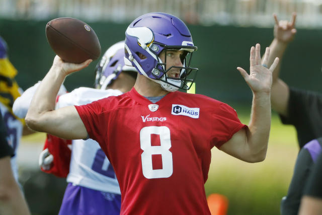 Minnesota Vikings quarterback Kirk Cousins finds tight end Irv Smith Jr.  off of play action for a 9-yard touchdown