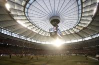 Players warm up on the field ahead of the CFL's 102nd Grey Cup football championship between the Calgary Stampeders and the Hamilton Tiger Cats in Vancouver, British Columbia, November 30, 2014. REUTERS/Mark Blinch (CANADA - Tags: SPORT FOOTBALL)