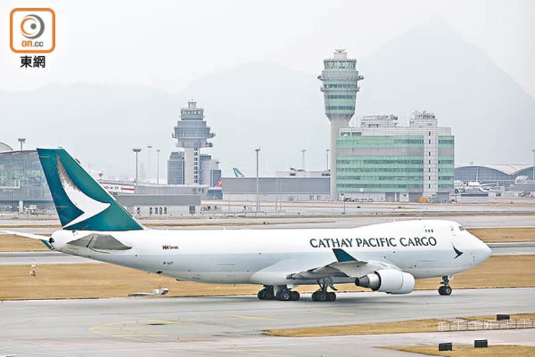 政府表明會徹查國泰航空機組人員「客機去，貨機返」的安排。