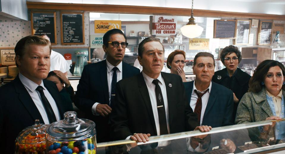 THE IRISHMAN, from left: Jesse Plemons, Ray Romano, Robert De Niro, Al Pacino as Jimmy Hoffa, 2019. © Netflix / courtesy Everett Collection