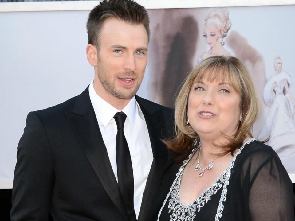 chris evans mom