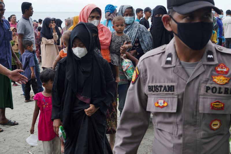 Rohingya women arrive in Muara Tiga