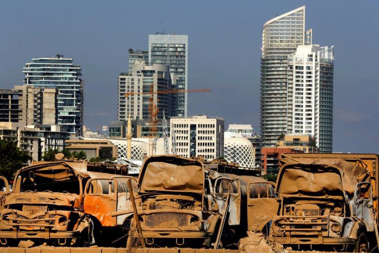 Des camions totalement détruits dans le port de Beyrouth, le 7 août 2020  - JOSEPH EID © 2019 AFP