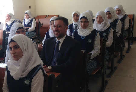 Khamis Khanjar, (C) a Sunni multimillionaire, visits displaced Sunni Iraqis at a school he funds in Iraqi Kurdistan, Iraq, February 16, 2016. REUTERS/Ned Parker