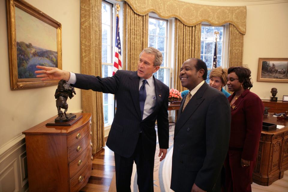 George W. Bush and Paul Rusesabagina in the oval office