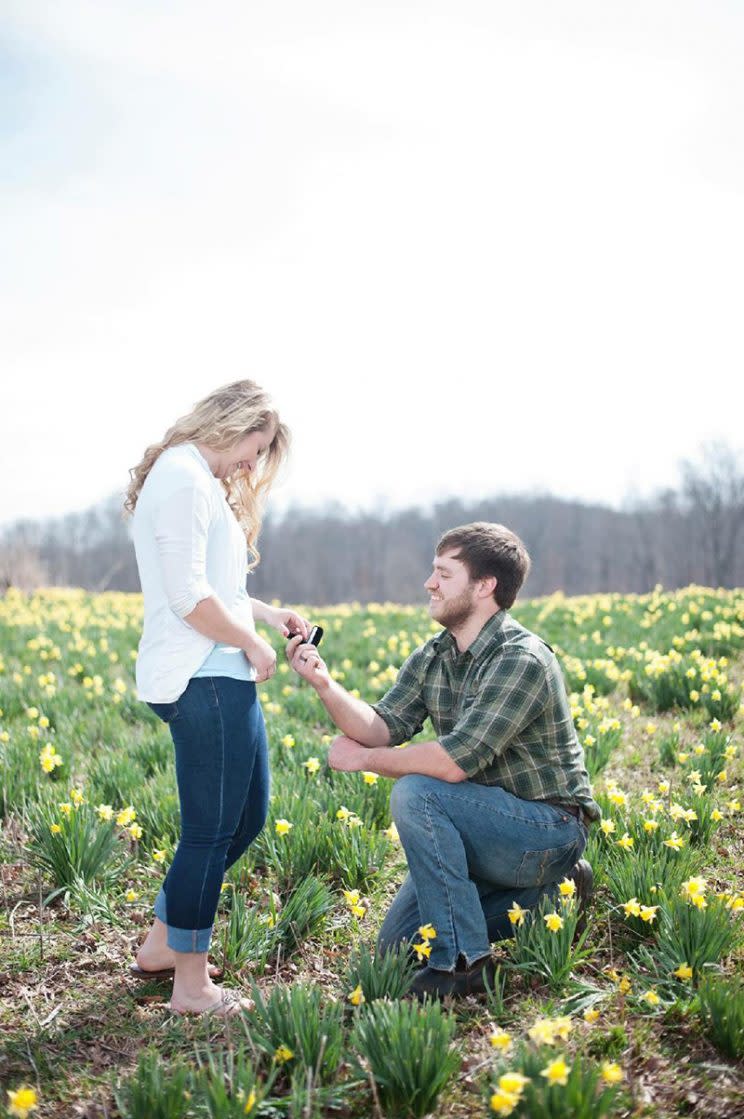 Will proposing to his fiancée Ashley in now-viral photos. (Photo: Bret and Brandie Photography)