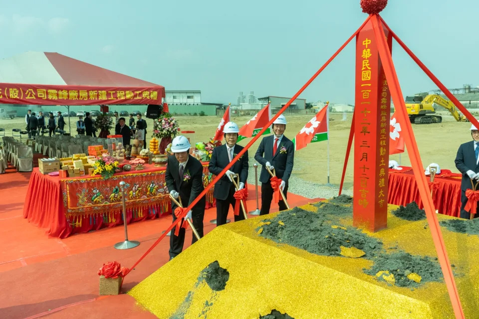 &#x0053f0;&#x007063;&#x006afb;&#x0082b1;&#x009727;&#x005cf0;&#x005ee0;&#x00623f;&#x0065b0;&#x005efa;&#x005de5;&#x007a0b;&#x0052d5;&#x00571f;&#x005178;&#x0079ae;&#x00ff0c;&#x007e3d;&#x007d93;&#x007406;&#x006797;&#x006709;&#x00571f;(&#x005de6;)&#x003001;&#x007e3d;&#x0088c1;&#x005f35;&#x005b97;&#x0074bd;(&#x004e2d;)&#x003001;&#x008463;&#x004e8b;&#x009577;&#x005f35;&#x006c38;&#x006770;(&#x0053f3;)